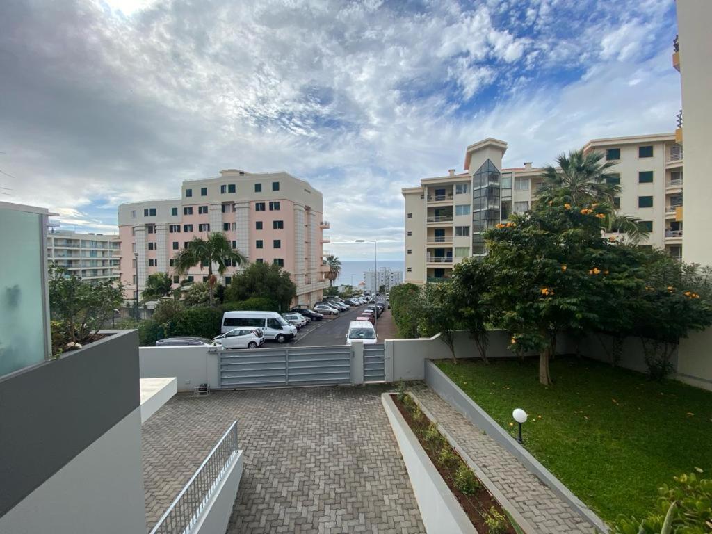 Elephant 2Br Apartment With Terrace, Side Sea View And Pool Access Funchal  Eksteriør bilde