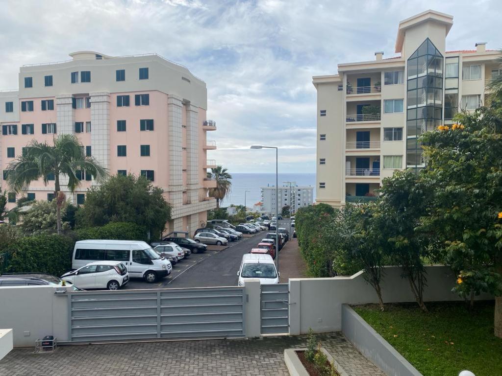 Elephant 2Br Apartment With Terrace, Side Sea View And Pool Access Funchal  Eksteriør bilde